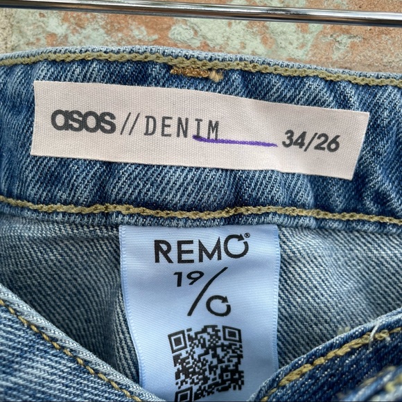 ASOS Mom Jeans Remo Cropped Straight High Rise Capri Plus Curve Denim NWT - Picture 2 of 7